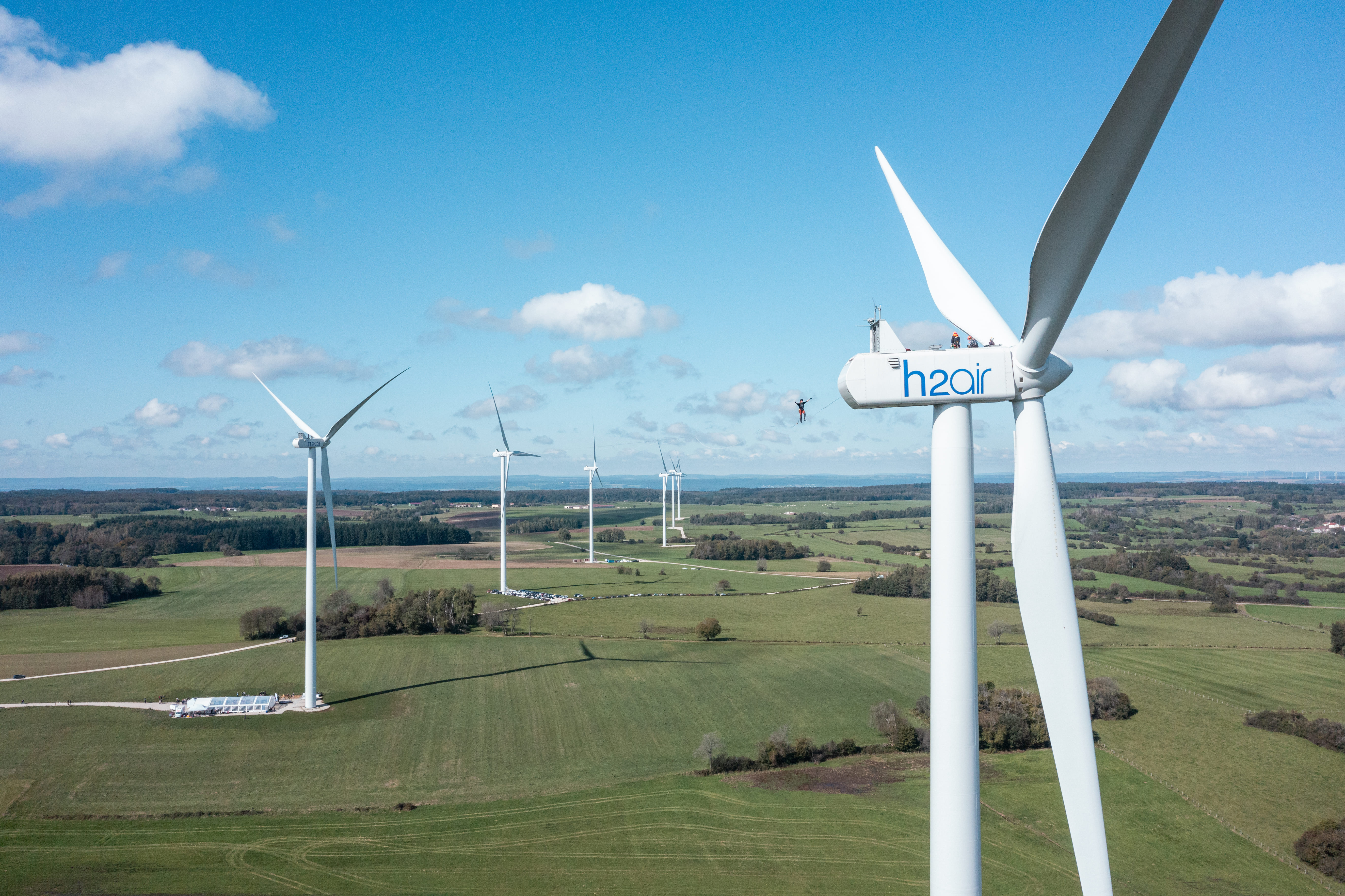 spectacular demonstration of high-lining between two wind turbine of the Wind farm of the Lunaires and the fuchsias